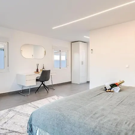 Luxury Penthouse Mountain Sea Views Puerto Banus *